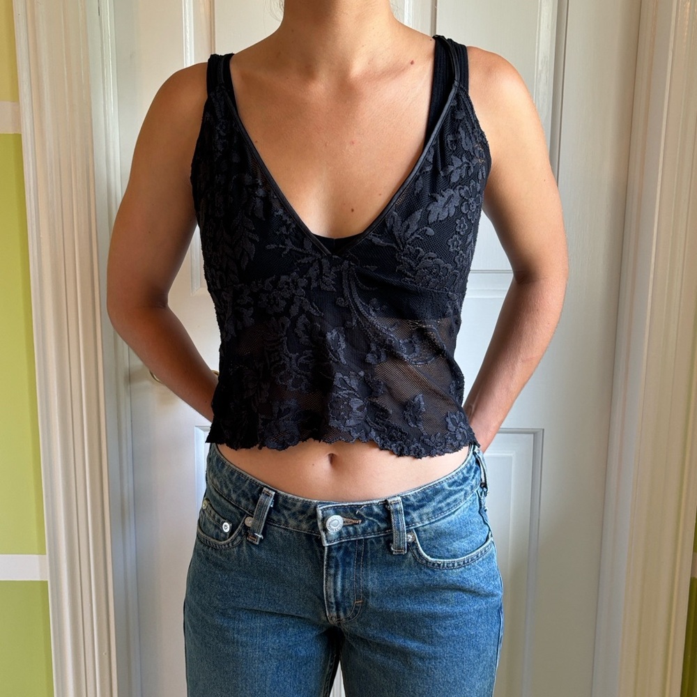 Hanro of Switzerland Black Lace V Neck Sheer Crop Camisole Top Bralette like new - Picture 2 of 12